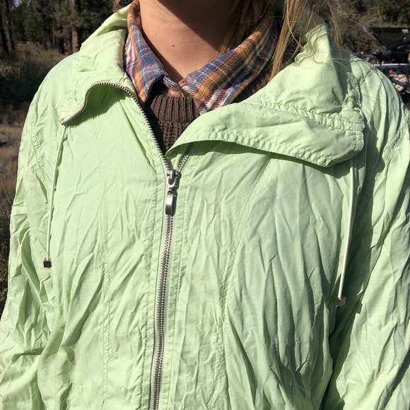 Wind Breaker - Picture 2 of 4